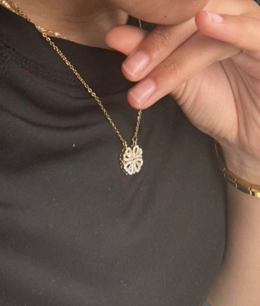 Women necklace Magnetic Clover.